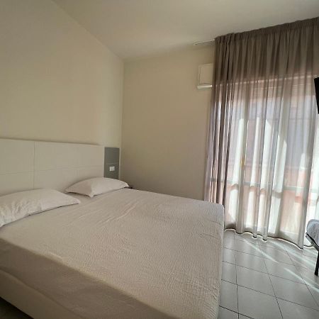 Aron Hotel Rimini Bagian luar foto