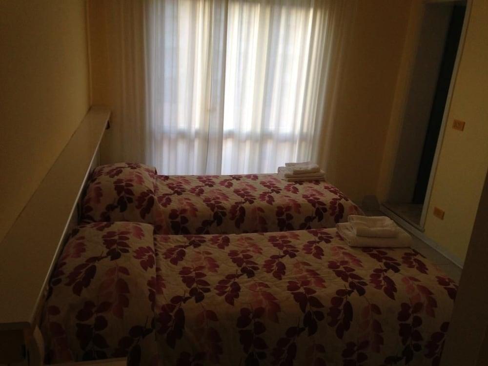 Aron Hotel Rimini Bagian luar foto