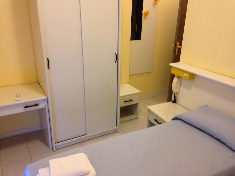 Aron Hotel Rimini Bagian luar foto