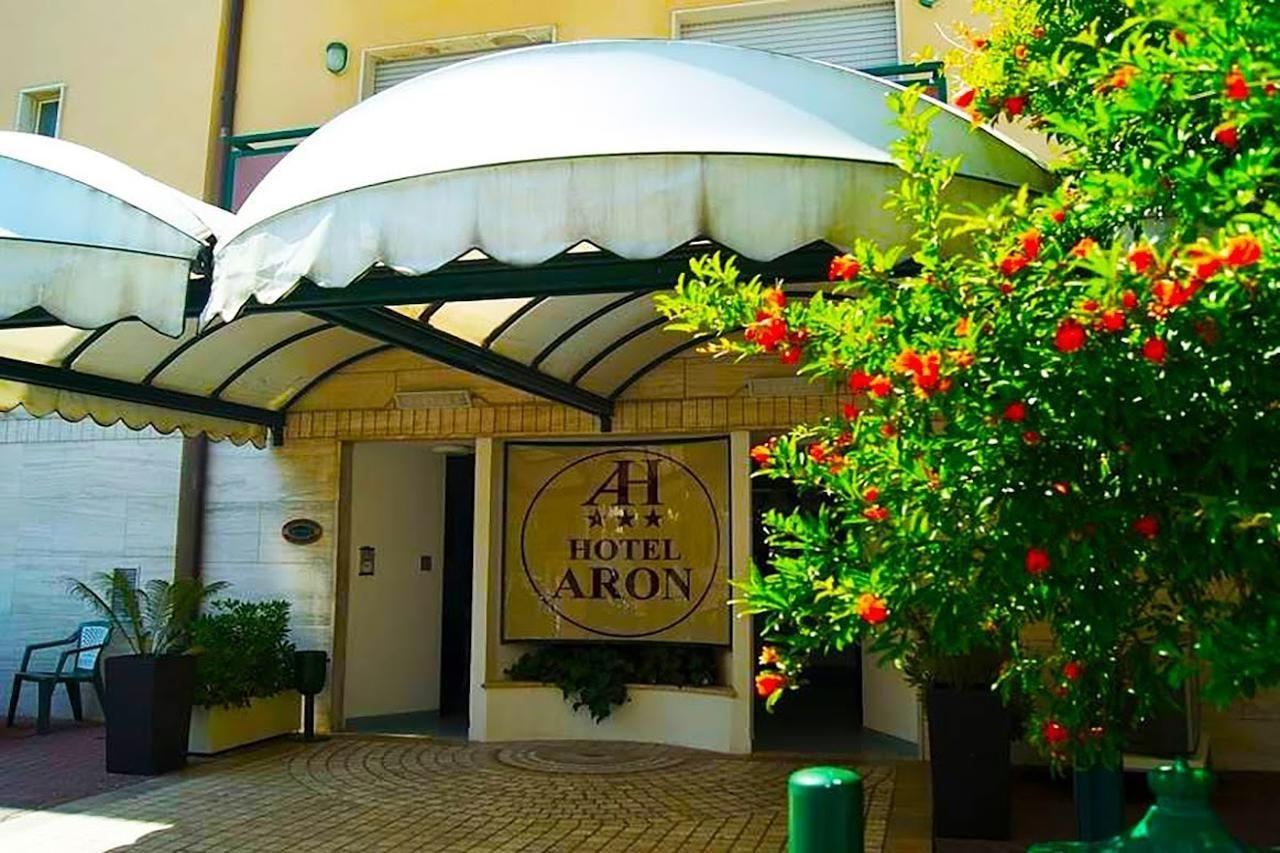 Aron Hotel Rimini Bagian luar foto