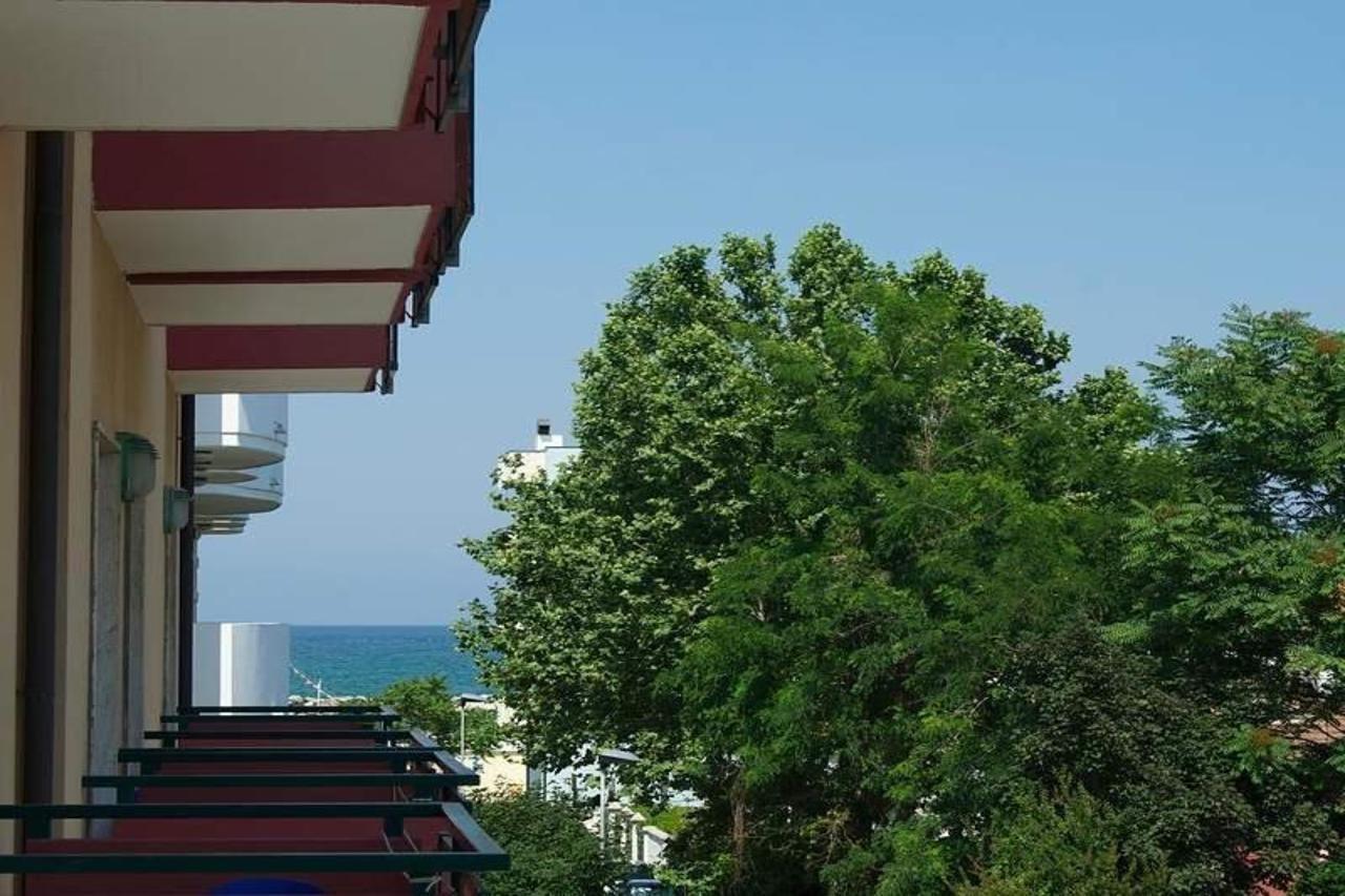 Aron Hotel Rimini Bagian luar foto