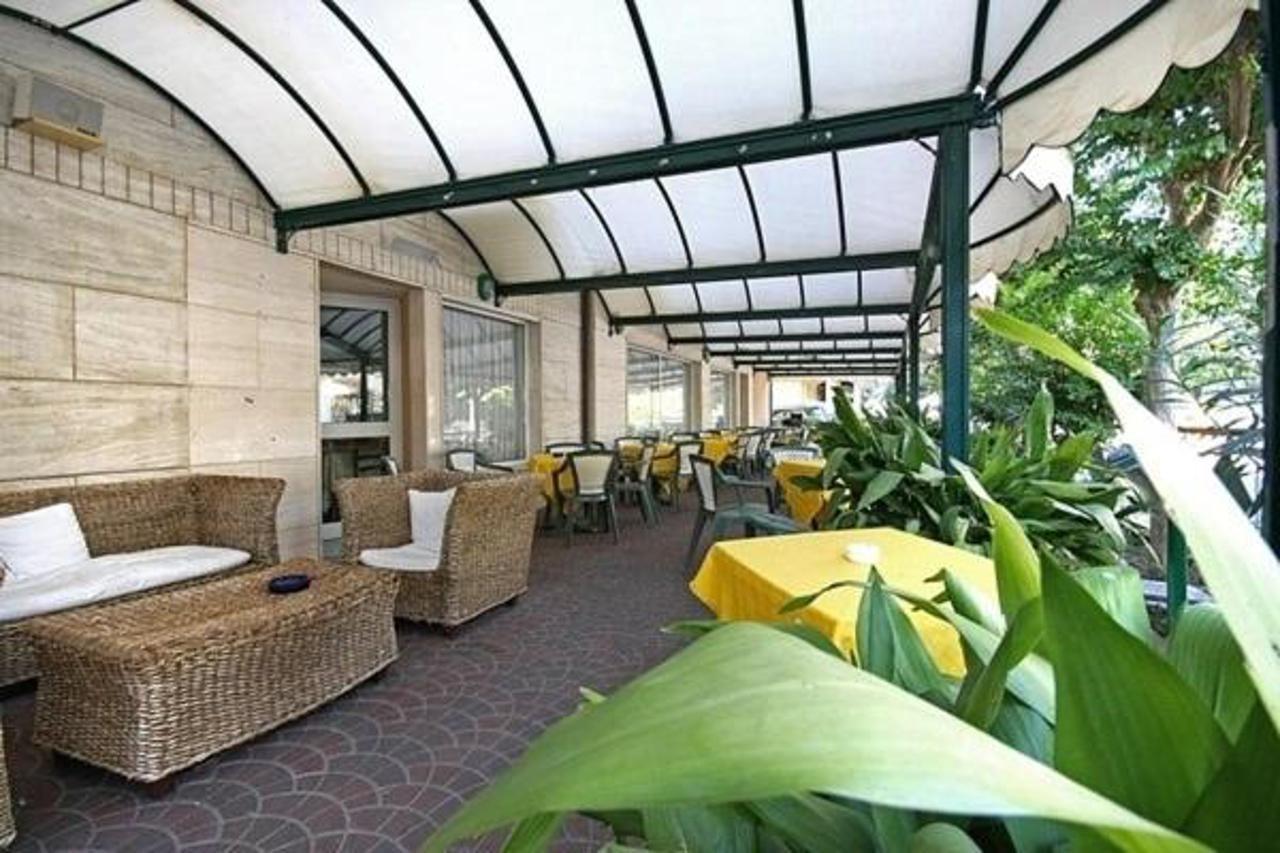Aron Hotel Rimini Bagian luar foto