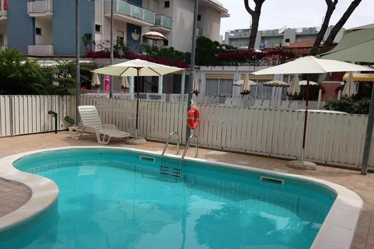 Aron Hotel Rimini Bagian luar foto