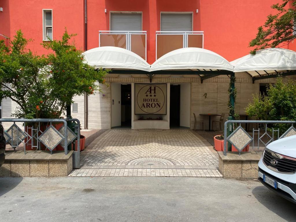 Aron Hotel Rimini Bagian luar foto