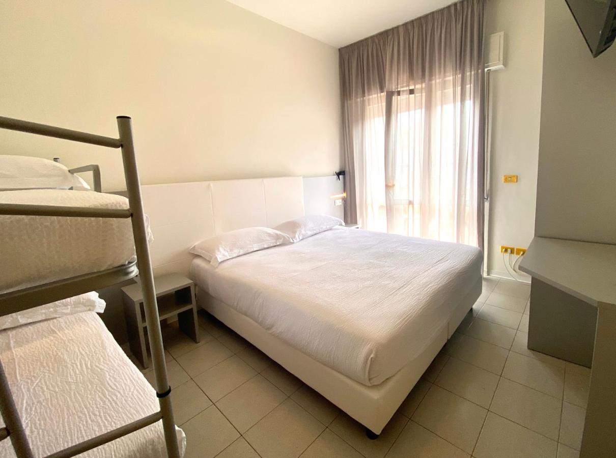 Aron Hotel Rimini Bagian luar foto
