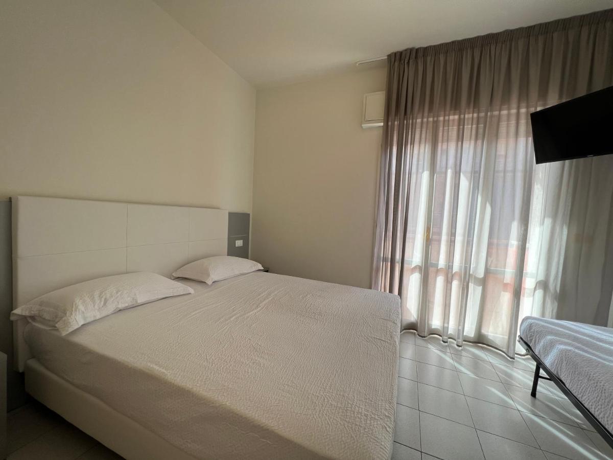 Aron Hotel Rimini Bagian luar foto