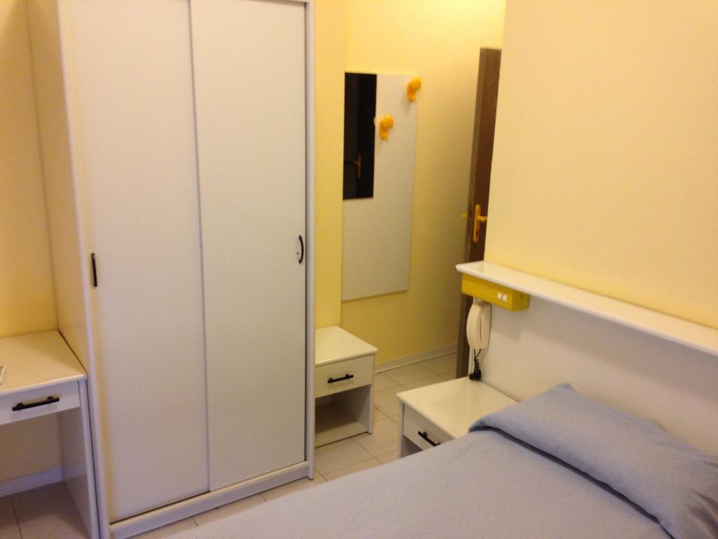 Aron Hotel Rimini Bagian luar foto