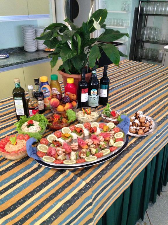 Aron Hotel Rimini Bagian luar foto