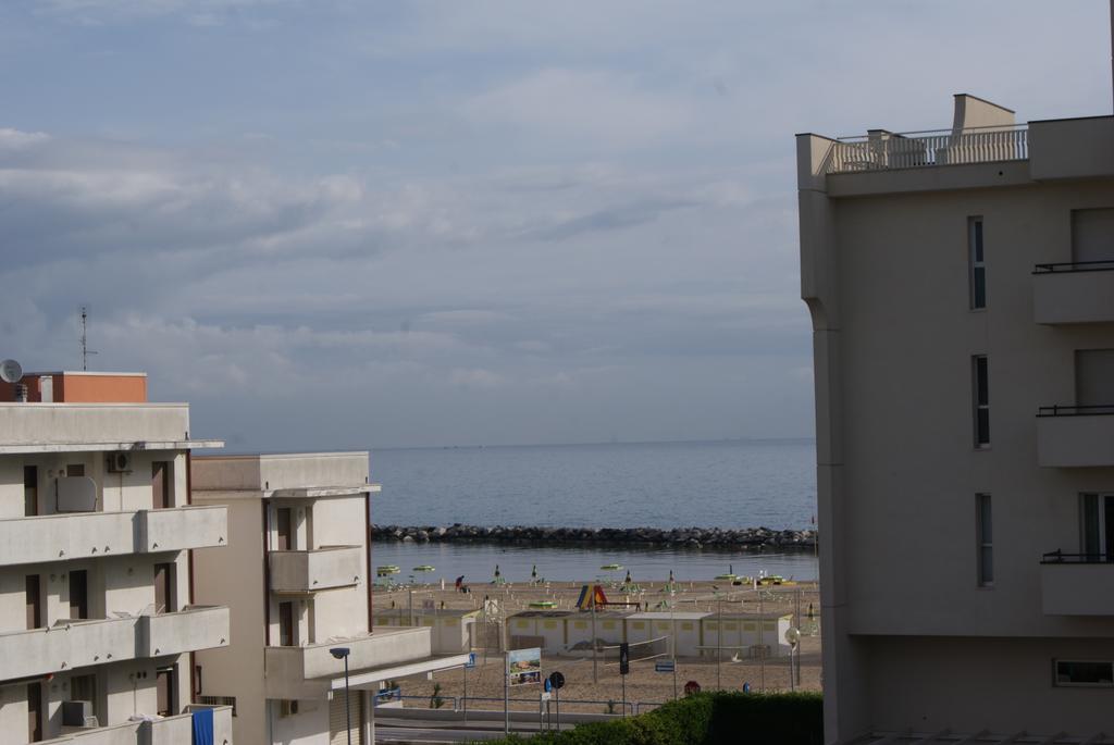 Aron Hotel Rimini Bagian luar foto