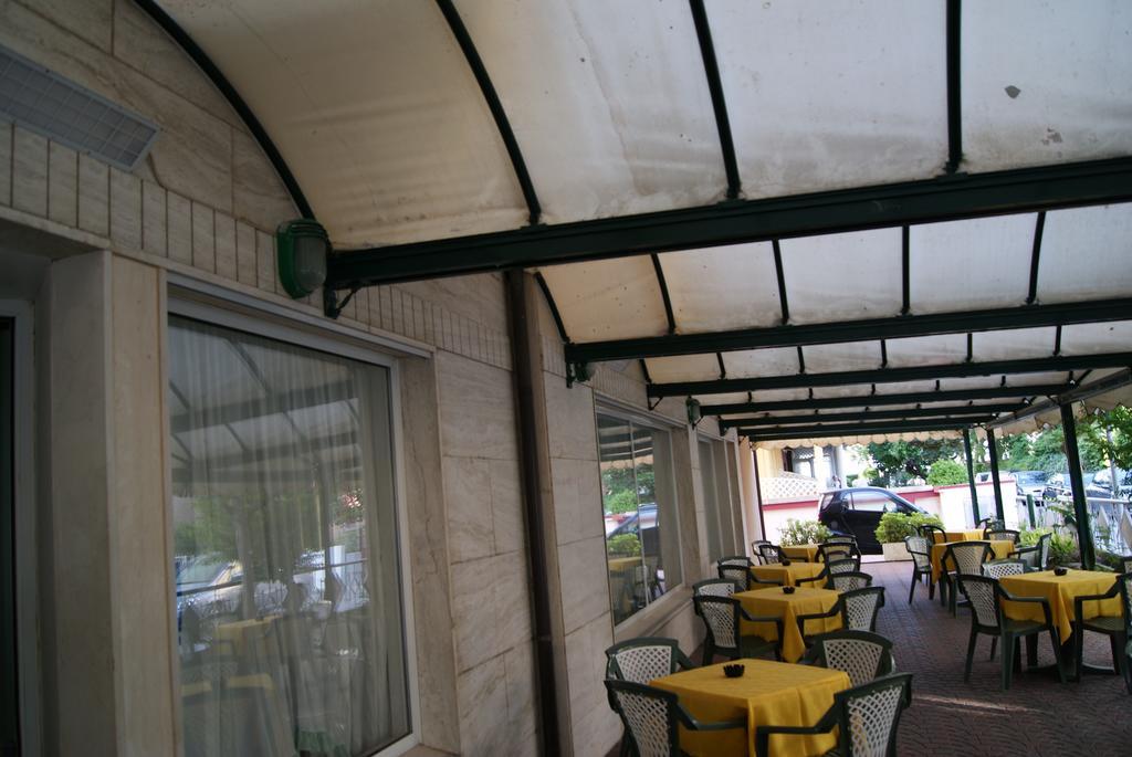 Aron Hotel Rimini Bagian luar foto