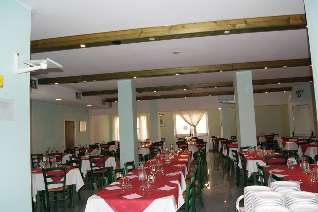 Aron Hotel Rimini Bagian luar foto