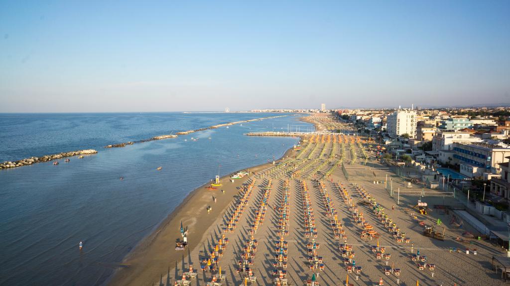 Aron Hotel Rimini Bagian luar foto