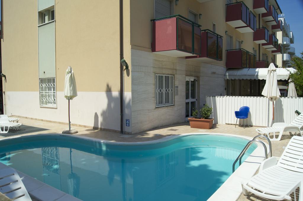 Aron Hotel Rimini Bagian luar foto