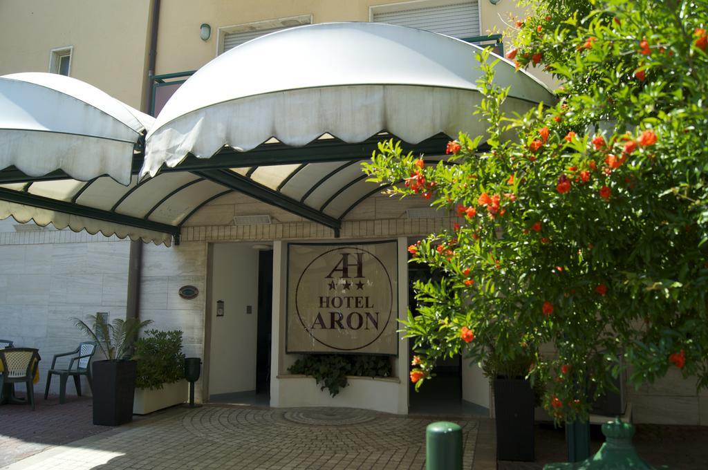 Aron Hotel Rimini Bagian luar foto