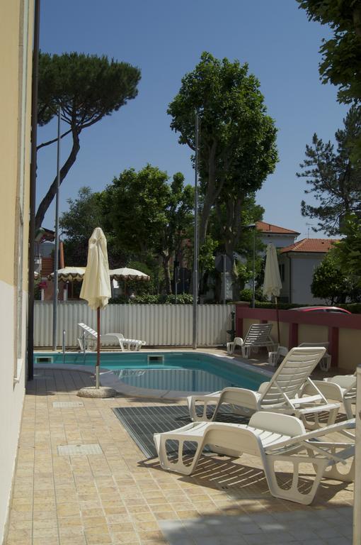Aron Hotel Rimini Bagian luar foto