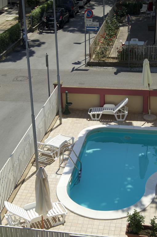 Aron Hotel Rimini Bagian luar foto