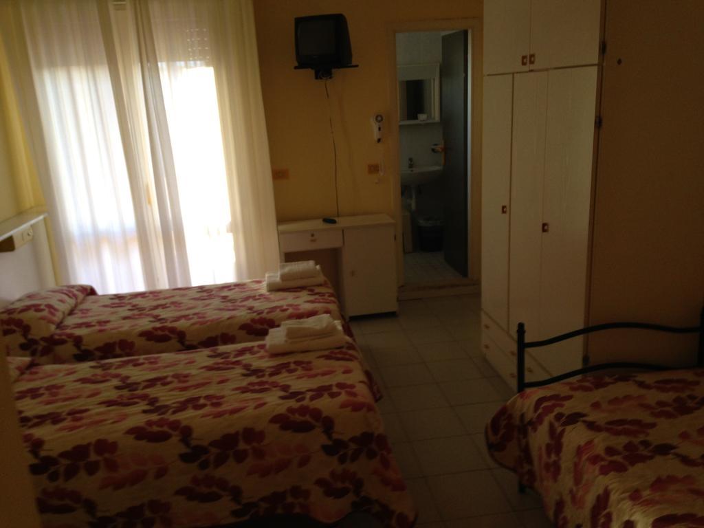Aron Hotel Rimini Bagian luar foto