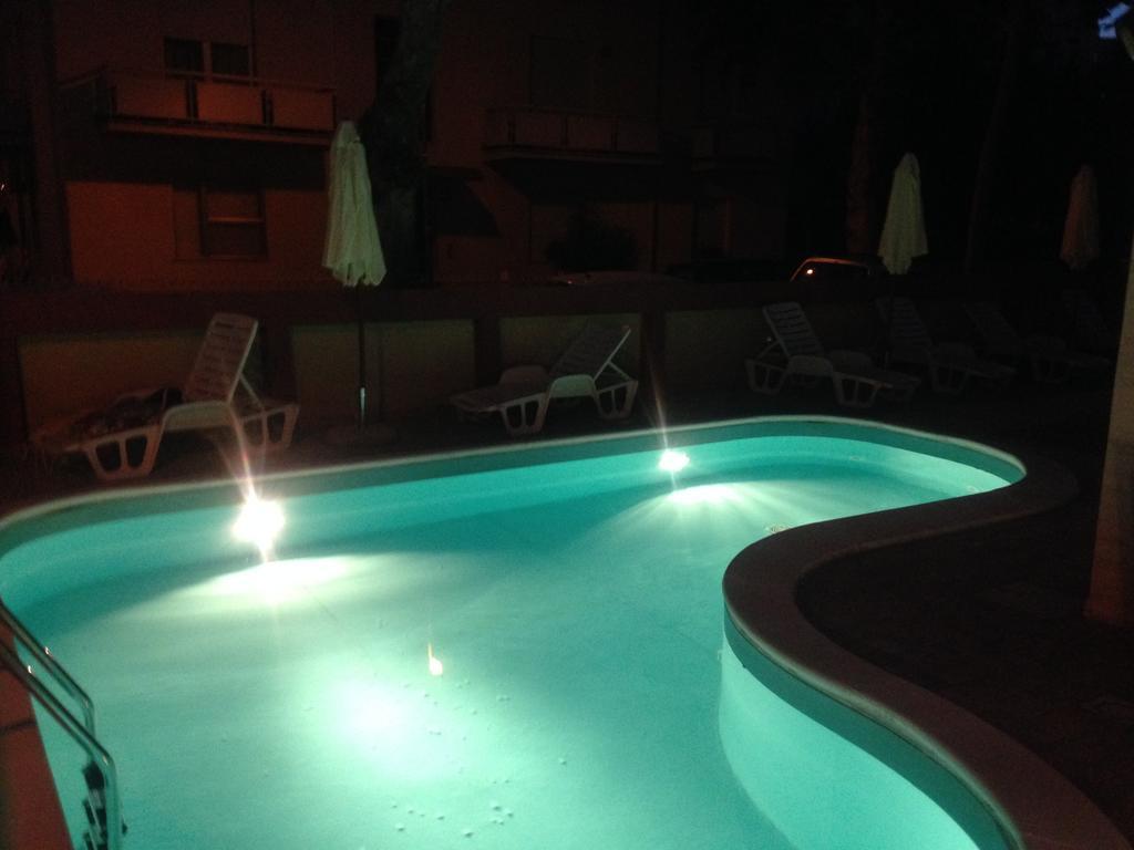Aron Hotel Rimini Bagian luar foto